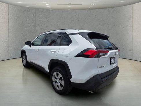 Used 2021 Toyota RAV4 LE FWD image 3