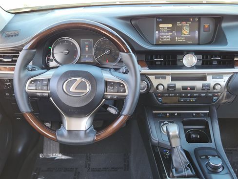 Used 2017 Lexus ES 350 350 Premium Package image 36