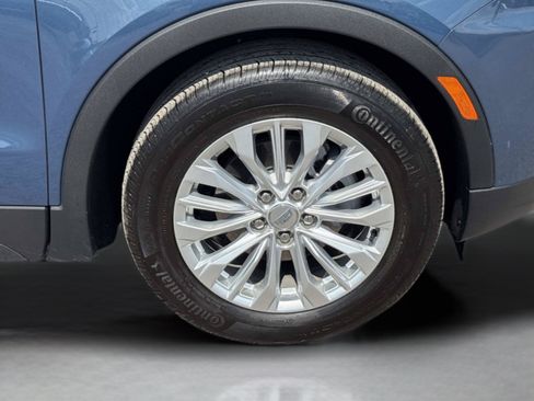 Used 2024 Cadillac XT4 Luxury w/ Cold Weather Package FWD image 9