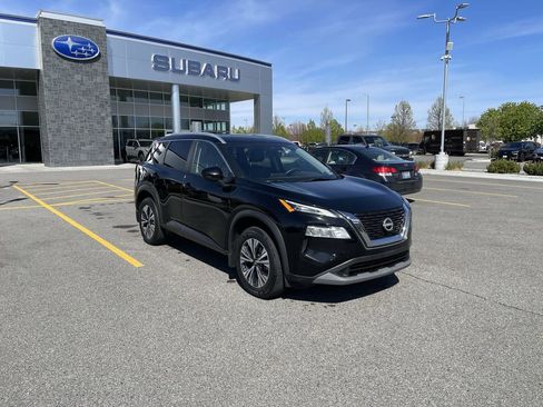 Used 2022 Nissan Rogue SV w/ SV Premium Package AWD/4WD image 2
