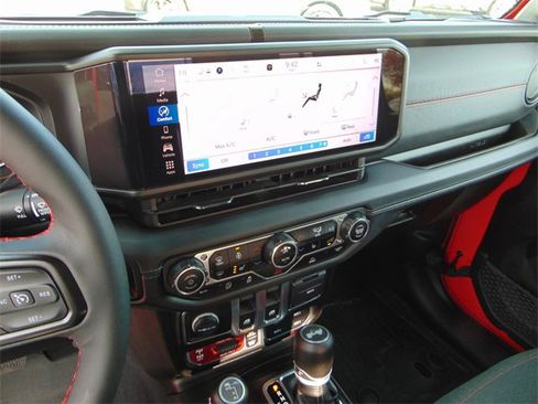 Used 2024 Jeep Wrangler Rubicon w/ Convenience Group image 12