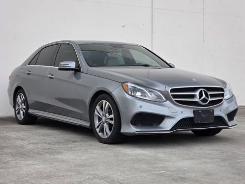 Used 2014 Mercedes-Benz E 250 BlueTEC Sedan image 6