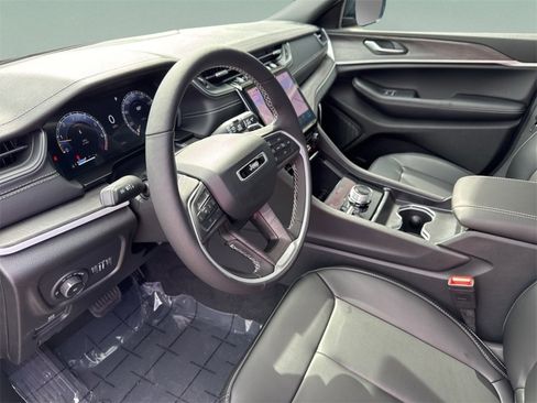 Used 2025 Jeep Grand Cherokee Limited w/ Trailer Tow Package image 20