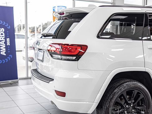 Used 2020 Jeep Grand Cherokee Altitude AWD/4WD image 14