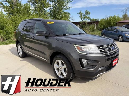 Used 2016 Ford Explorer XLT w/ Equipment Group 202A AWD/4WD image 1