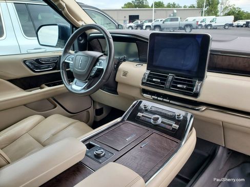Used 2019 Lincoln Navigator Reserve AWD/4WD image 17