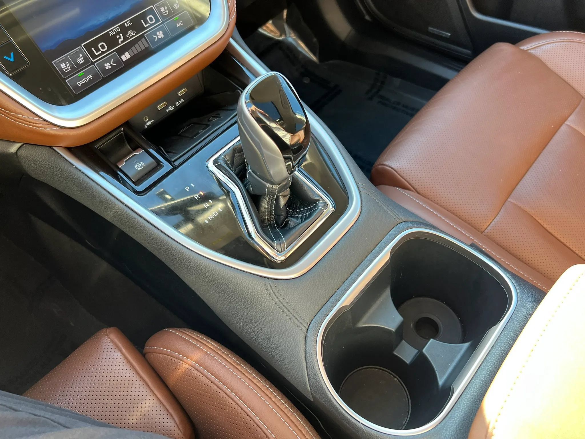 Used 2020 Subaru Outback Touring XT AWD/4WD image 14