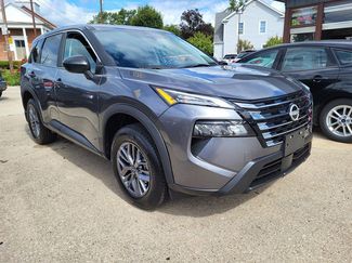 Used 2024 Nissan Rogue S image 1