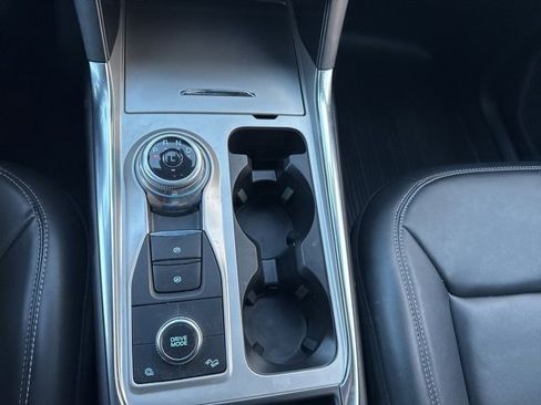 Certified 2022 Ford Explorer XLT w/ Equipment Group 202A image 24