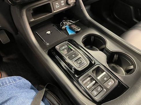 Used 2025 Honda Pilot TrailSport image 29