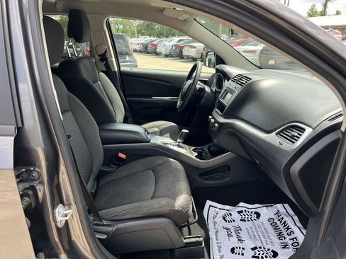 Used 2017 Dodge Journey SXT w/ Comfort/Convenience Group FWD image 13