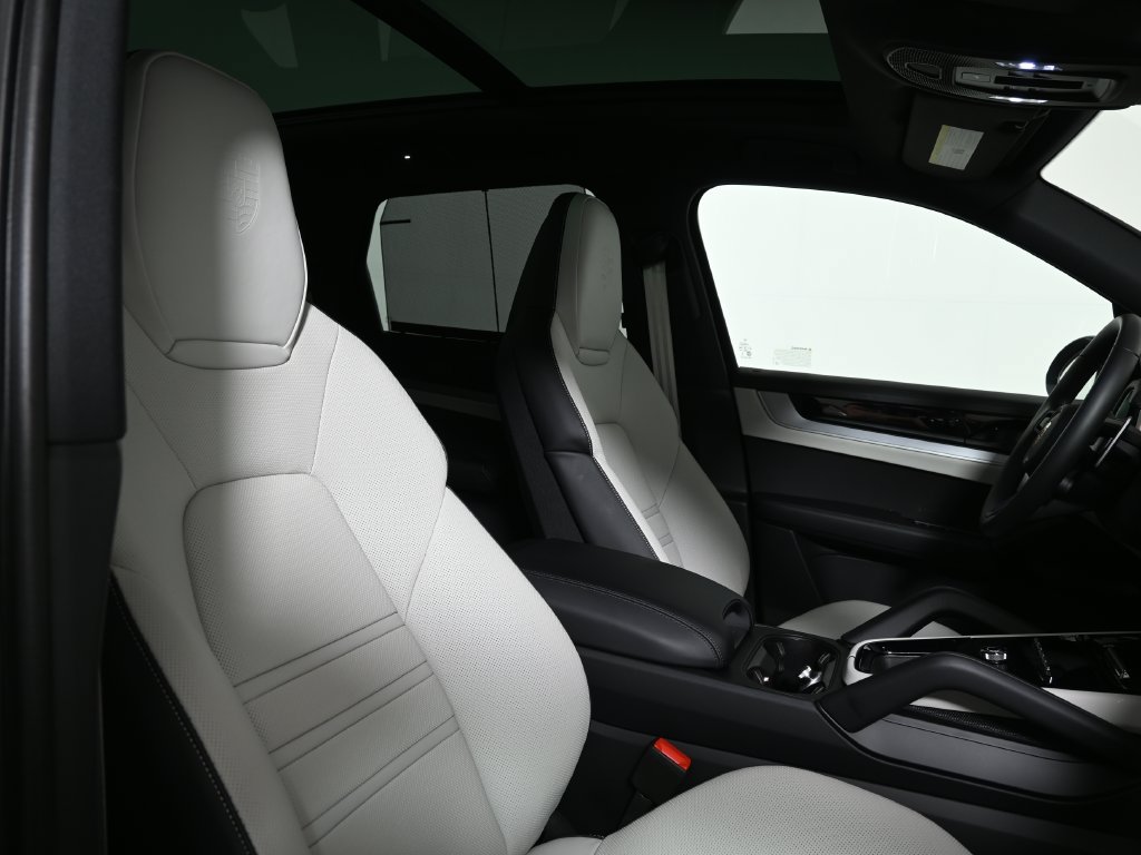 Used 2026 Porsche Cayenne E-Hybrid AWD/4WD image 39