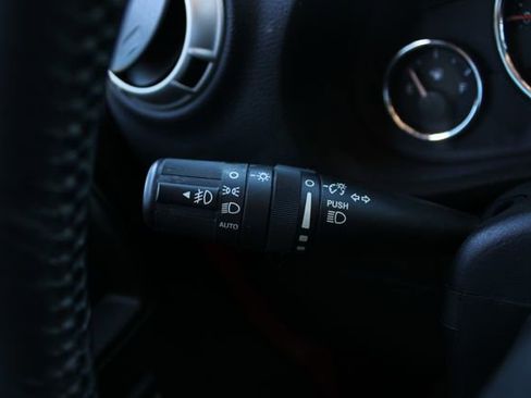 Used 2018 Jeep Wrangler Unlimited Sahara AWD/4WD image 4
