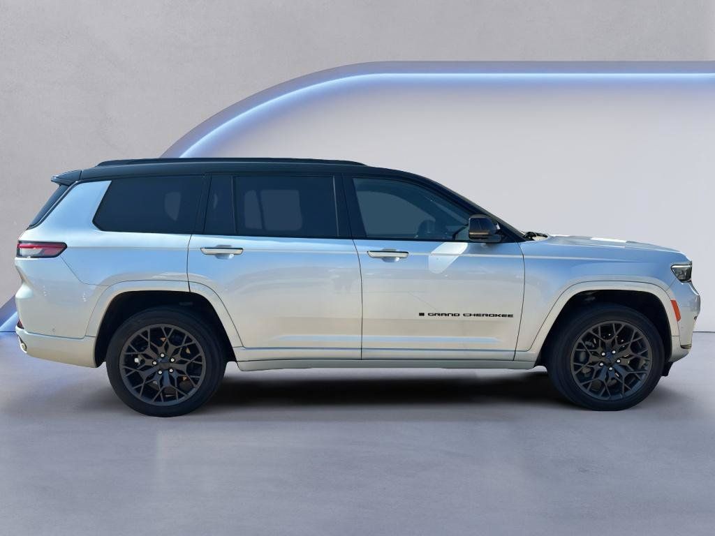 Used 2023 Jeep Grand Cherokee L Summit AWD/4WD image 7