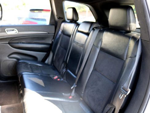 Used 2019 Jeep Grand Cherokee Altitude image 38