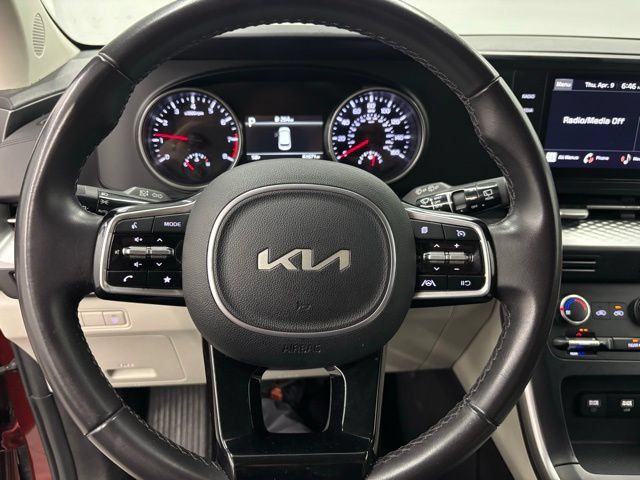 Used 2024 Kia Carnival LX FWD image 21