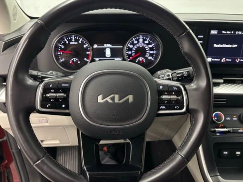 Used 2024 Kia Carnival LX FWD image 21