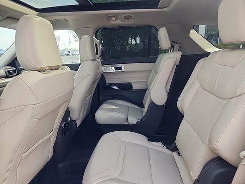 Used 2022 Ford Explorer Platinum w/ Technology Package image 27