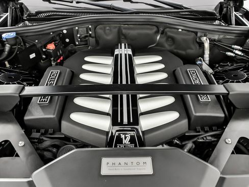 Used 2018 Rolls-Royce Phantom Sedan image 17