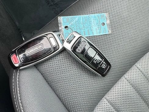 Used 2022 Audi e-tron Premium Plus w/ Premium Plus Package image 45