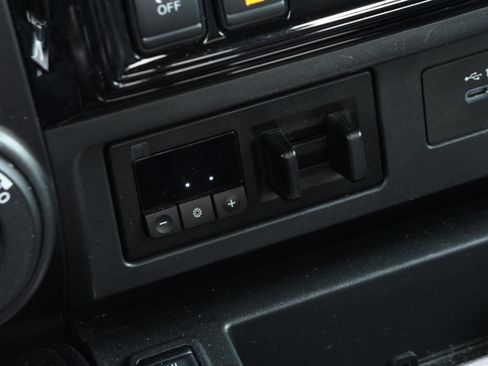 Used 2021 Nissan Titan PRO-4X w/ Pro-4x Convenience Package AWD/4WD image 21