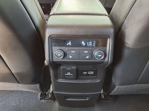 Used 2023 GMC Acadia SLT w/ Elevation Edition AWD/4WD image 15