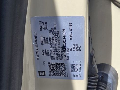 Used 2024 GMC Canyon AT4 w/ AT4 Premium Package image 24