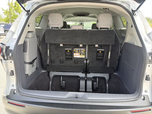 Certified 2022 Toyota Sienna LE FWD image 28