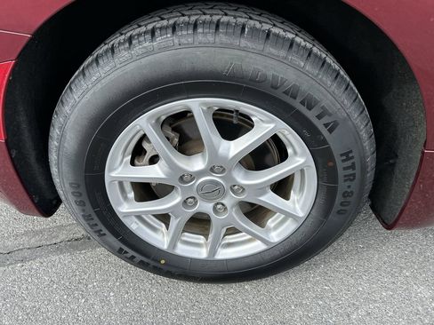 Used 2023 Chrysler Voyager LX image 9