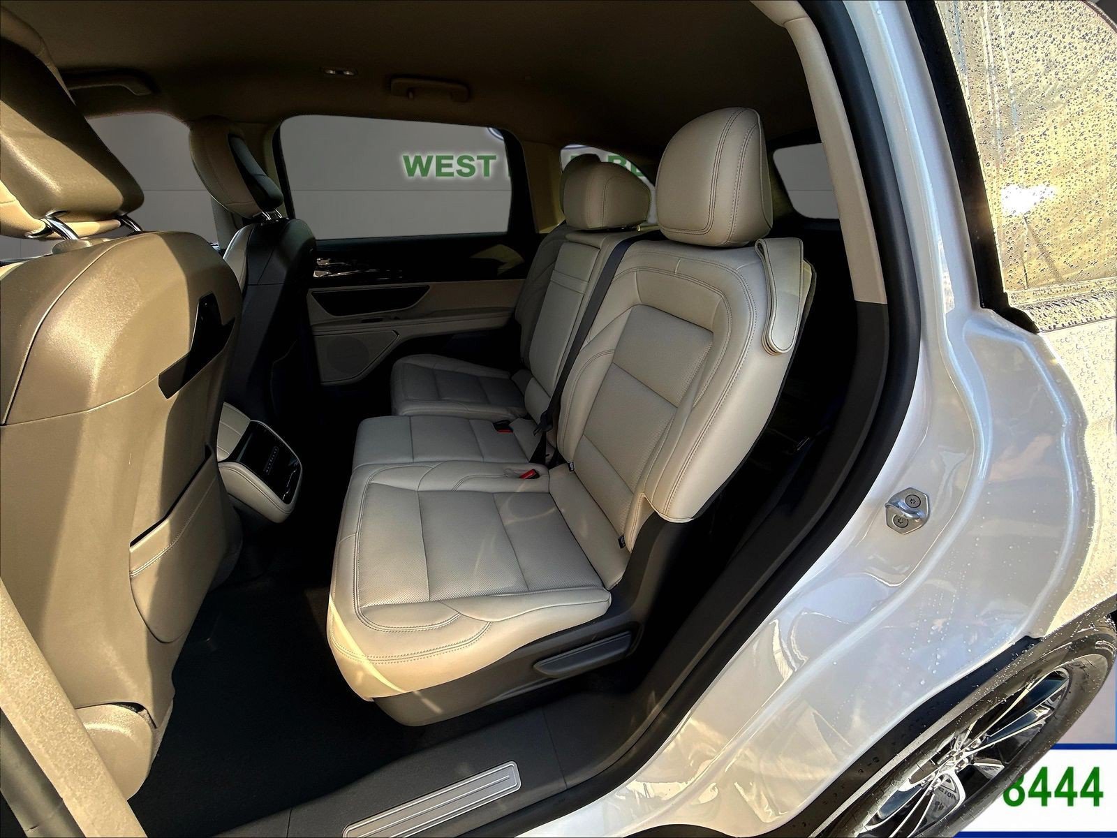 Used 2024 Lincoln Nautilus Premier AWD/4WD image 23