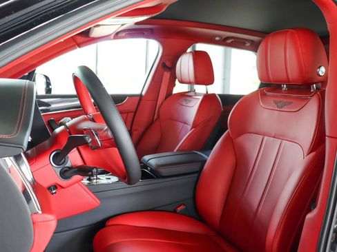 Used 2019 Bentley Bentayga image 7