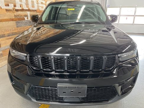 Used 2023 Jeep Grand Cherokee Limited w/ Black Appearance Package AWD/4WD image 7