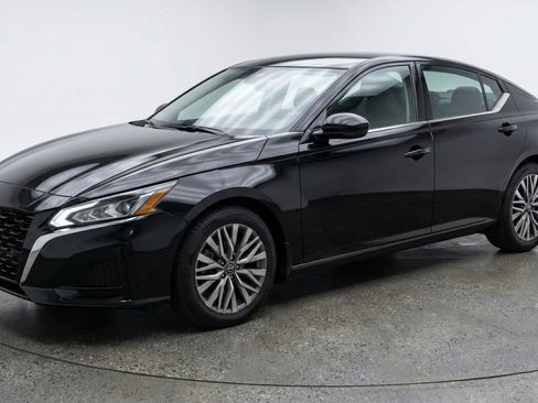 Used 2025 Nissan Altima 2.5 SV image 3
