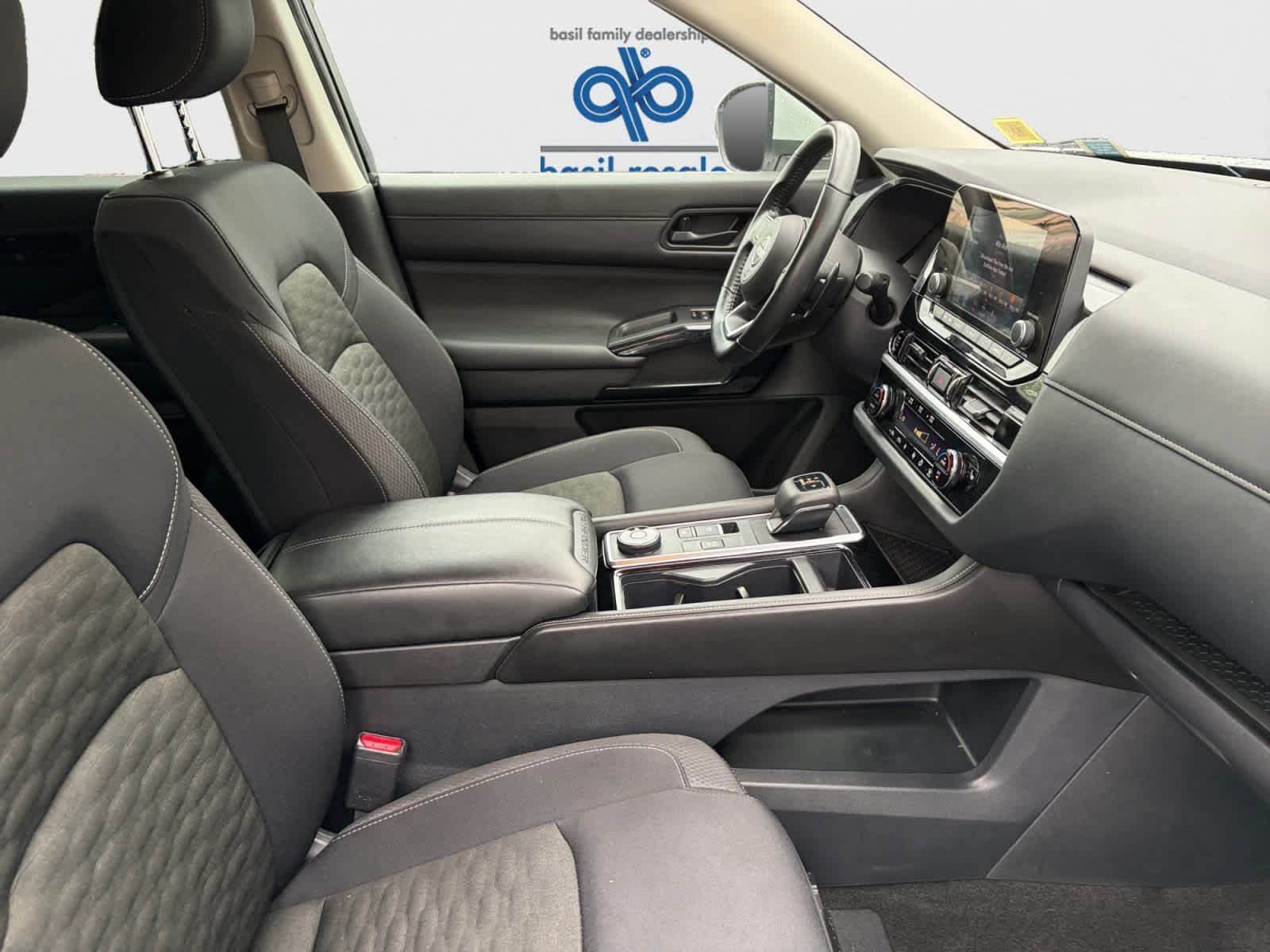 Used 2024 Nissan Pathfinder SV AWD/4WD image 19