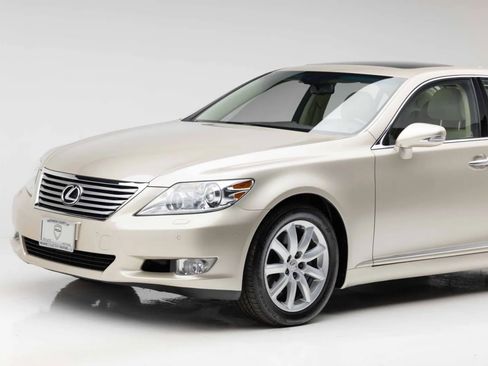 Used 2012 Lexus LS 460 w/ Luxury Value Edition RWD image 25