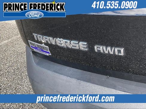 Used 2022 Chevrolet Traverse LS image 8