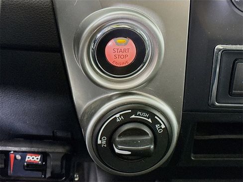 Used 2017 Nissan Titan SV image 8