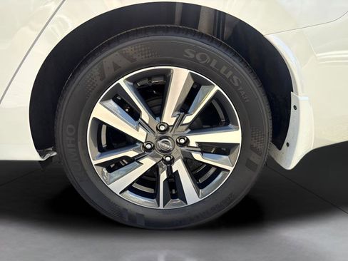 Used 2025 Nissan Versa SV w/ Trunk Package image 8