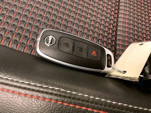 Certified 2025 Nissan Kicks SR image 10