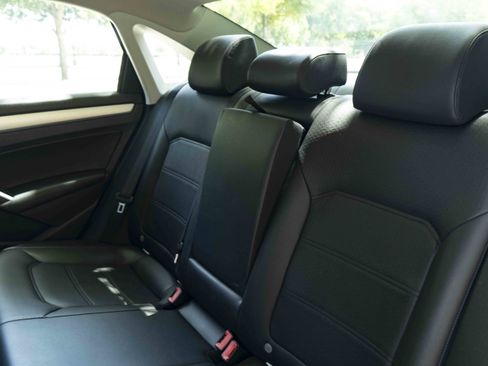 Used 2013 Volkswagen Passat 2.5 SE FWD image 18