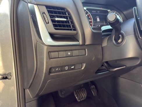Used 2024 Nissan Rogue SV FWD image 15