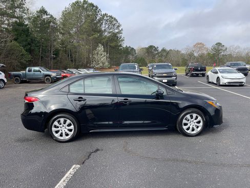 Used 2025 Toyota Corolla LE image 21