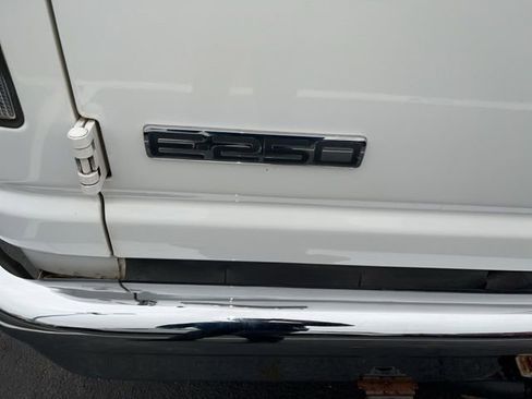 Used 2006 Ford E-250 and Econoline 250 image 12