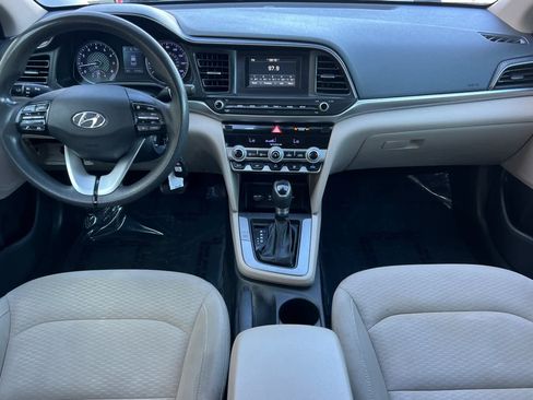 Used 2020 Hyundai Elantra SE FWD image 3