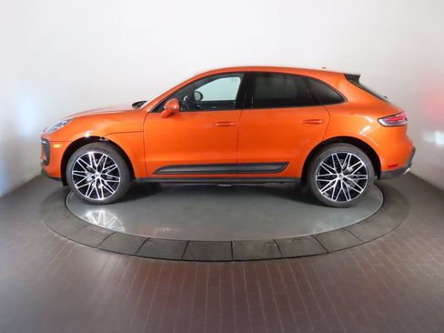 Certified 2025 Porsche Macan AWD/4WD image 2