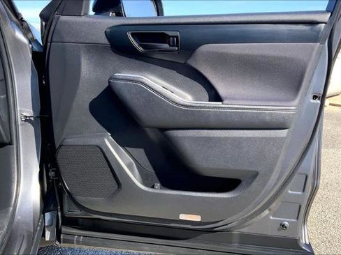 Certified 2024 Toyota Highlander LE image 22