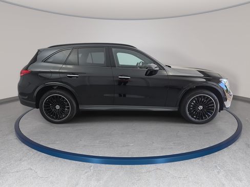 Used 2026 Mercedes-Benz GLC 300 4MATIC image 4