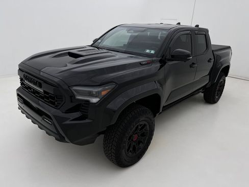 Used 2025 Toyota Tacoma TRD Pro w/ Tow Tech Package image 9