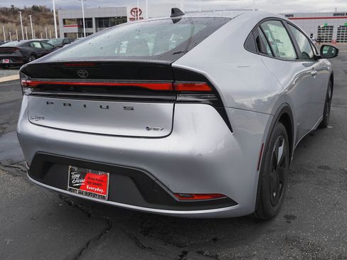 New 2026 Toyota Prius LE image 8