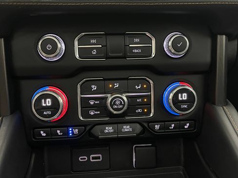 Used 2023 GMC Yukon XL AT4 w/ AT4 Premium Plus Package AWD/4WD image 34